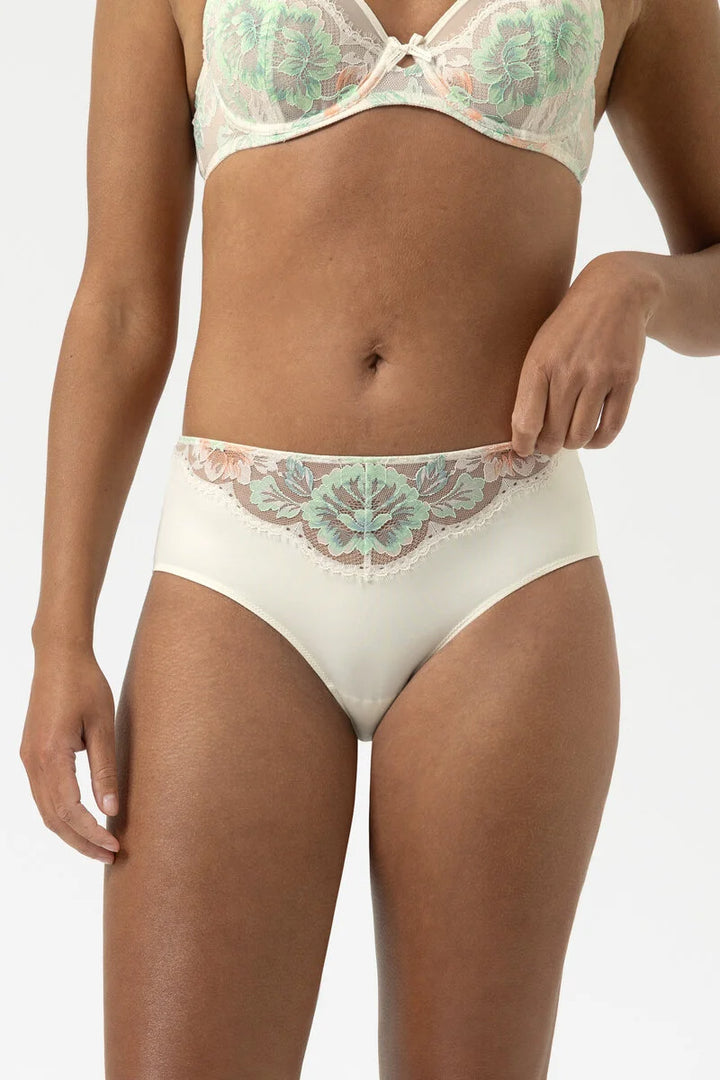 Mey - Amazing Brief
