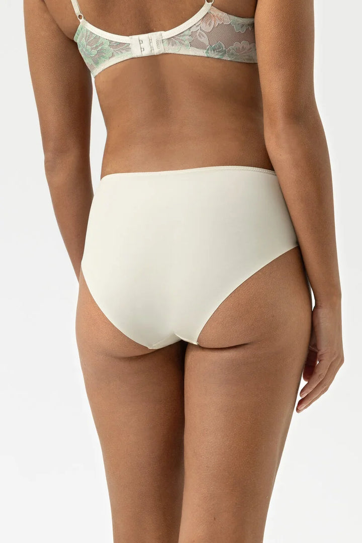 Mey - Amazing Brief