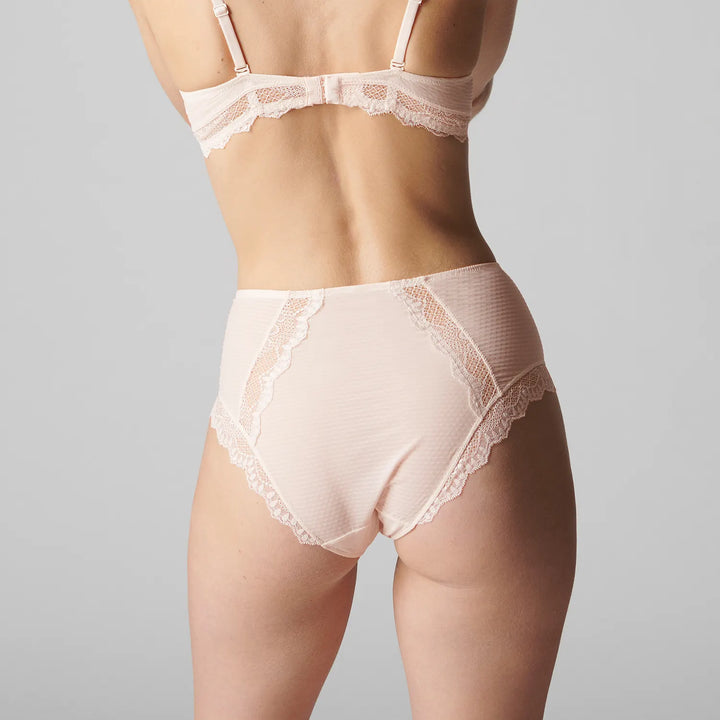 Simone Pérèle - Candide Full Brief
