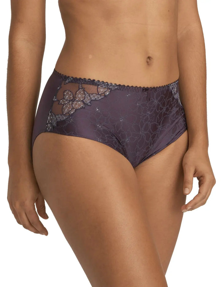 Prima Donna - Gracious  Full Brief