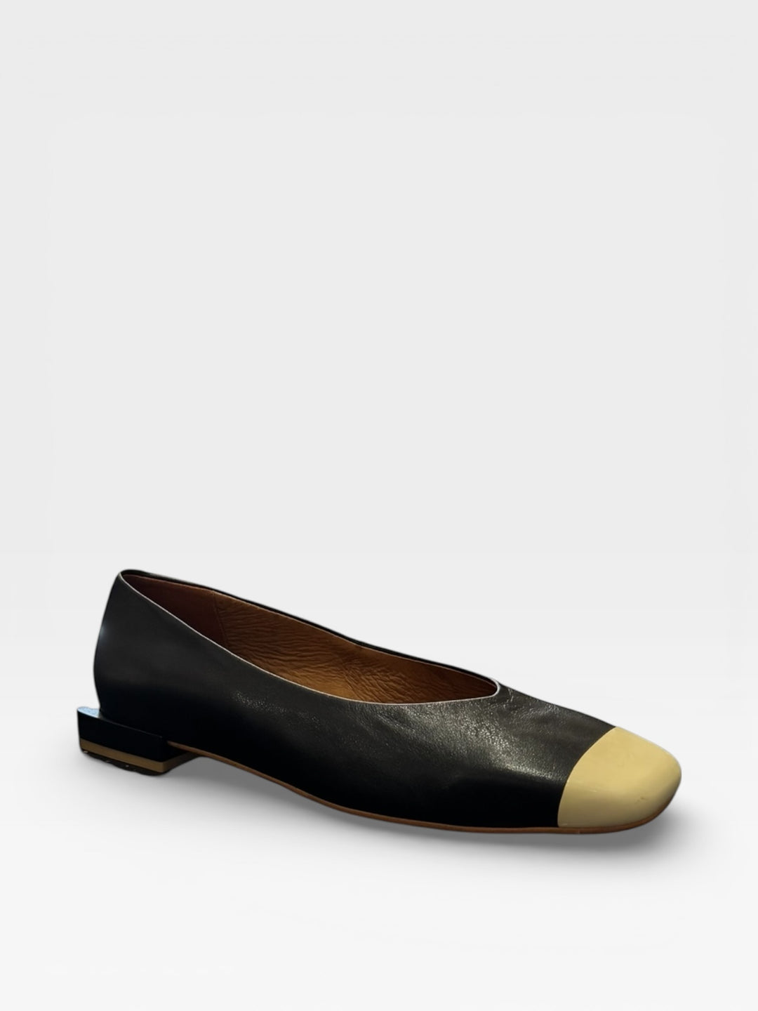 Angel Alarcon - Leather Flat with Cream Toe