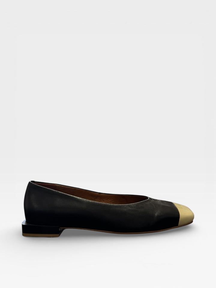 Angel Alarcon - Leather Flat with Cream Toe