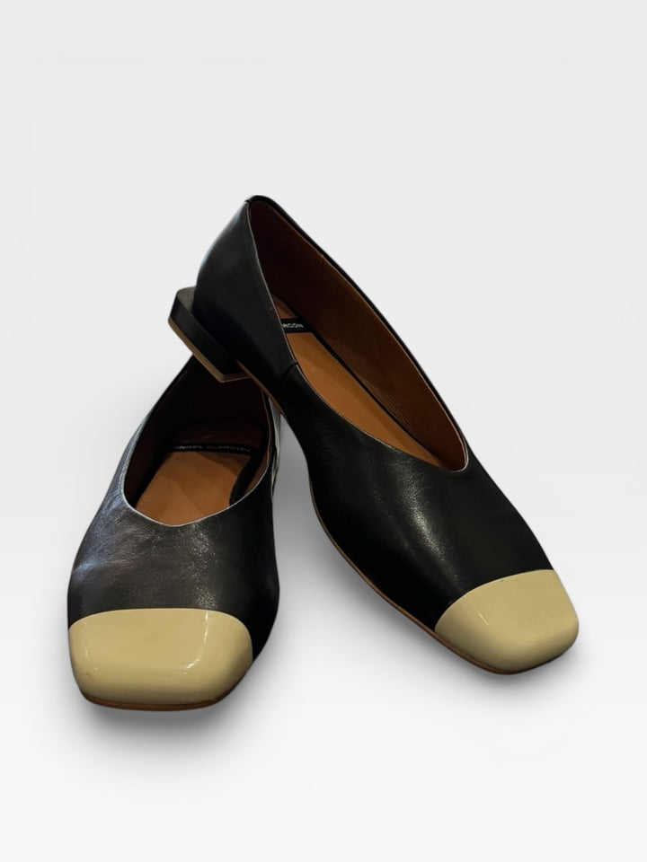 Angel Alarcon - Leather Flat with Cream Toe